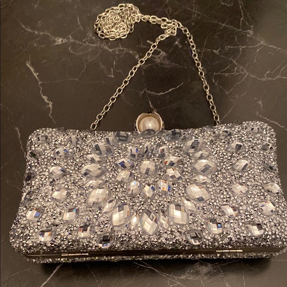 Elegant Silver Beaded Clutch - Picture 2 of 11
